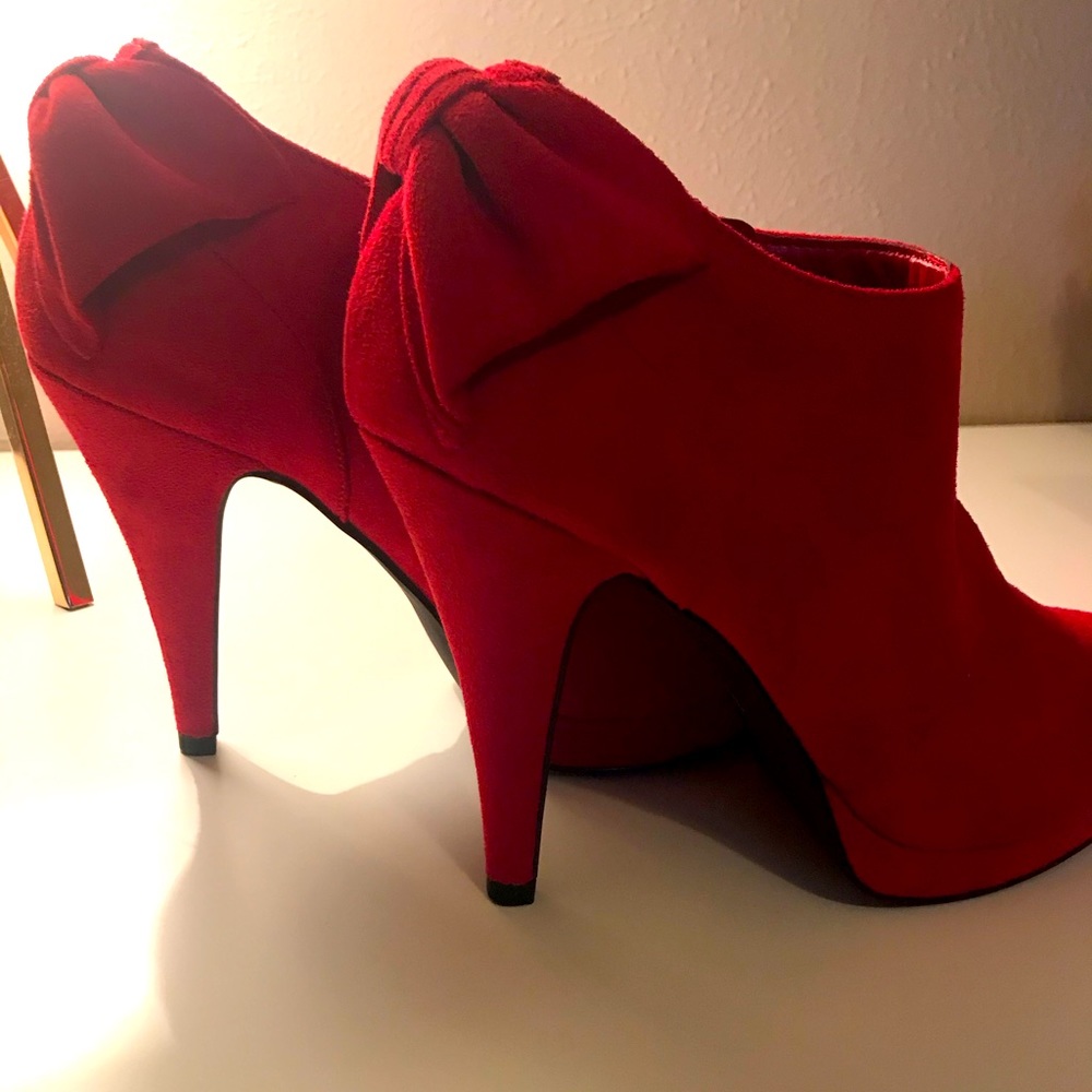 Impo “patty” booties size 7m RED